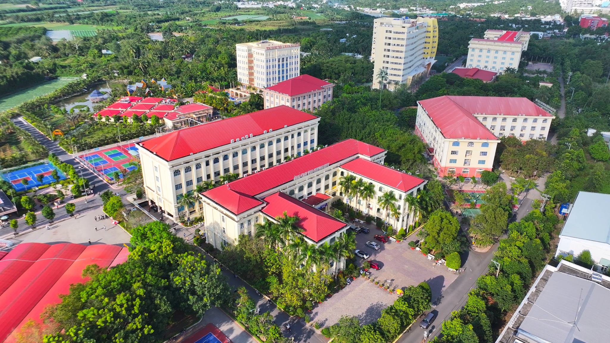 Biết điểm thi tốt nghiệp THPT 2026 cần làm gì? Hướng dẫn đăng ký nguyện vọng và xét tuyển đại học - hinh 9