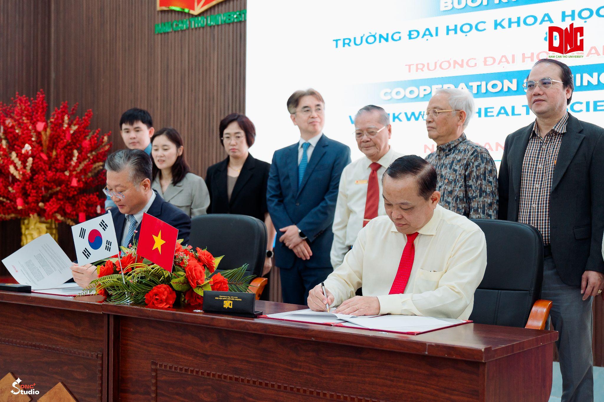 Trường đại học Nam Cần Thơ  ký kết hợp tác cùng với các đối tác chiến lược trong, ngoài nước.