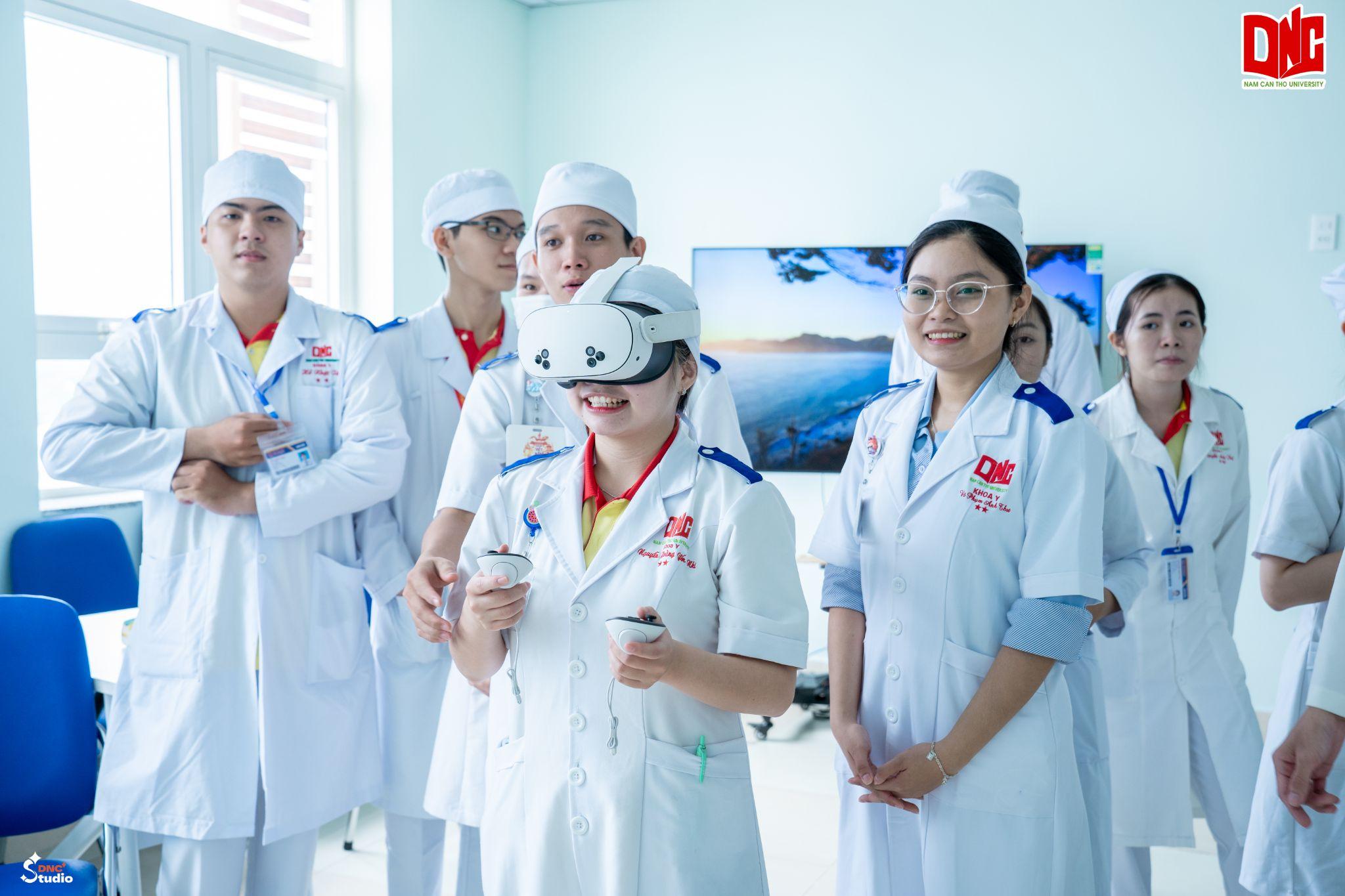 Cơ sở vật chất hiện đại góp phần tạo chương trình đào tạo chất lượng cao cho sinh viên (Ảnh: DNC Studio)
