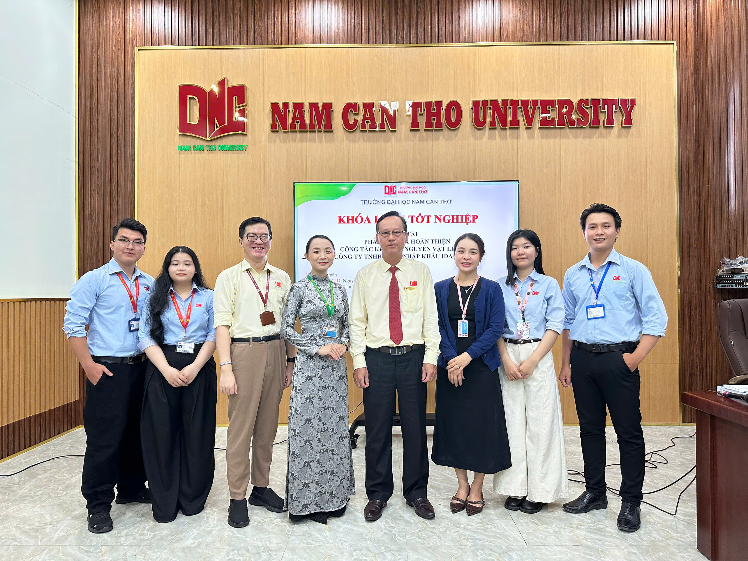 Hội đồng bảo vệ kh&oacute;a luận ng&agrave;nh T&agrave;i ch&iacute;nh &ndash; Ng&acirc;n h&agrave;ng